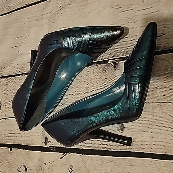 Aura Teal Heels - Picture 4 of 5